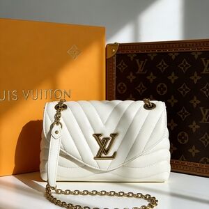 <AUTHENTIC>LV New Wave Effortless Elegance